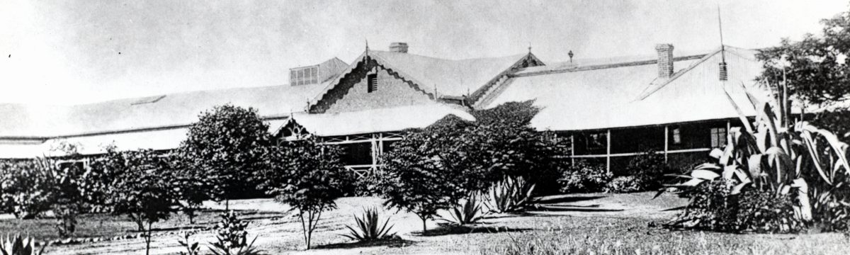 The hospital at Kimberley, circa 1900. Western Cape Archives and Records Service.